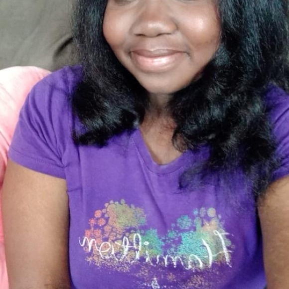 Meet your Posher, Symone - Picture 3 of 4